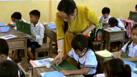 Cô giáo vùng quê tâm huyết, hết lòng vì học sinh con em dân tộc Khmer (19/11/2024)