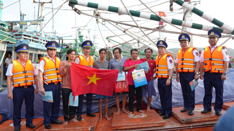 Tuyên truyền pháp luật cho nhân dân là nhiệm vụ chính trị trọng tâm của Cảnh sát biển Việt Nam (09/11/2024)