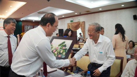 Ký ức những nhà giáo vượt Trường Sơn đem con chữ đến với miền Nam (11/11/2024)