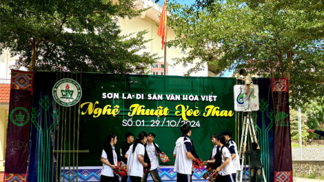 Lần đầu đưa xoè thái vào thi trong trường học ở Sơn La