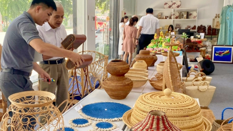 Hà Nội: Nỗ lực tìm thị trường cho sản phẩm thủ công mỹ nghệ làng nghề (01/11/2024)