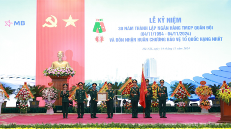 Phó Thủ tướng Hồ Đức Phớc mong muốn Ngân hàng thương mại cổ phẩn Quân đội tham gia nhiều hơn vào đầu tư xanh (04/11/2024)