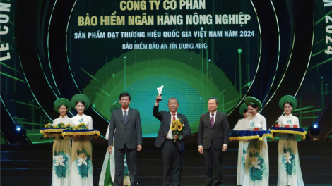 Vượt qua hơn 1.000 doanh nghiệp, Bảo hiểm Agribank đạt Giải thưởng Thương hiệu Quốc Gia 2024 (05/11/2024)