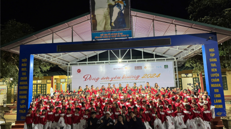 Giữ ấm cho học sinh vùng cao Yên Bái (12/12/2024)