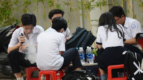 Phải làm gì để bảo vệ trẻ em trước tác hại của thuốc lá điện tử và thuốc lá nung nóng? (26/12/2024)