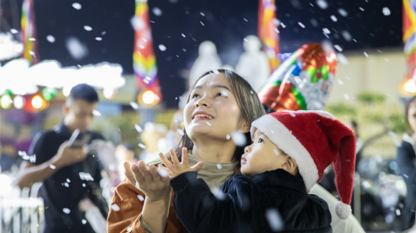 Quảng Ninh: Người dân, du khách cùng đón Giáng sinh ấm áp (24/12/2024)