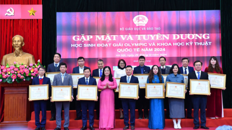Tuyên dương học sinh đạt giải Olympic và Khoa học kỹ thuật quốc tế năm 2024 (29/12/2024)