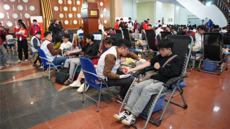 THỜI SỰ 18H CHIỀU 29/12/2024: Ngay trong ngày khai mạc Chủ nhật Đỏ đã thu được gần 1 nghìn đơn vị máu, phục vụ cấp cứu, điều trị bệnh nhân dịp trước và sau Tết nguyên đán Ất Tỵ.