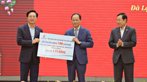 Petrovietnam ủng hộ 5 tỷ đồng cho chương trình "Xóa nhà tạm, nhà dột nát" tỉnh Lâm Đồng