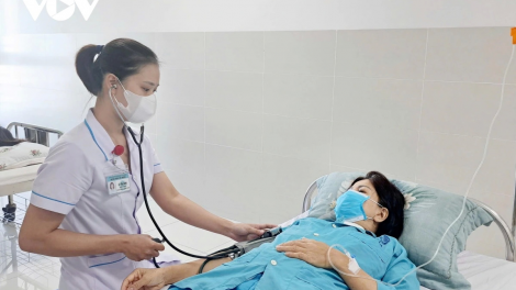 Bức xúc tình trạng thiếu thuốc, vật tư y tế kéo dài (13/12/2024)