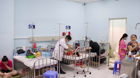 Dịch sởi bủa vây, lo ngại bùng phát mạnh dịp lễ Tết (19/12/2024)