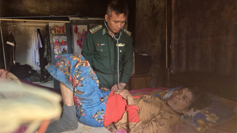 Nghĩa tình thầy thuốc mang quân hàm xanh ở biên giới Gia Lai (17/12/2024)