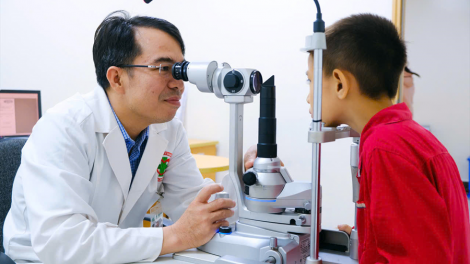 Chăm sóc và bảo vệ đôi mắt của trẻ cần được đặc biệt ưu tiên
