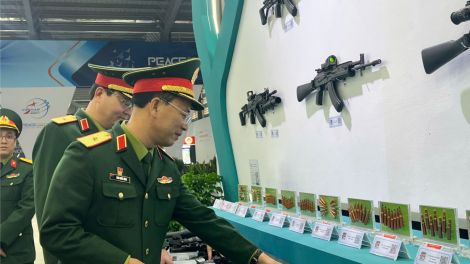 Súng cối triệt âm và đạn cối triệt âm –vũ khí hiện đại made in Việt Nam tại triển lãm (18/12/2024)
