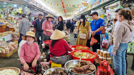 Đà Nẵng: Chợ Tết nhộn nhịp, sức mua sắm tăng cao (8/2/2024)