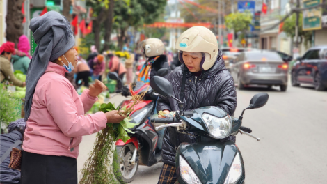 Chợ ngày 30 Tết ở Sơn La hối hả từ sáng sớm (09/2/2024)