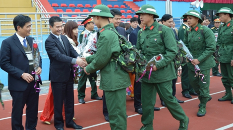 Bồi dưỡng, kết nạp Đảng cho thanh niên nhập ngũ nét mới trước ngày hội tòng quân (24/2/2024)