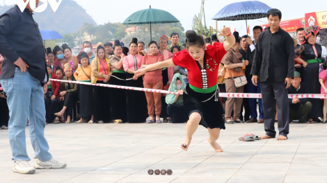 Tó má lẹ - Trò chơi dân gian vui xuân đón Tết của người Thái Tây Bắc (12/2/2024)