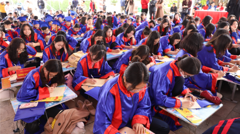 700 học sinh TP Hải Phòng khai bút đầu Xuân tại Khu tưởng niệm Vương triều Mạc (15/2/2024)