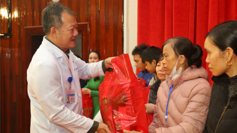 Mang tết đến cho bệnh nhân khó khăn! (03/2/2024)