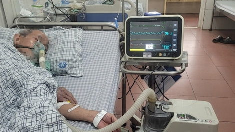 Tự chữa cúm A tại nhà khiến phổi đông đặc, suy hô hấp phải nhập viện cấp cứu (30/1/2024)