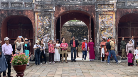 Khách du lịch đến Huế tăng đột biến (17/2/2024)