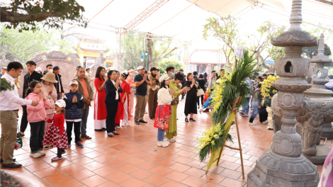 Hơn 300 nghìn du khách tham quan Đền thờ Trạng Trình Nguyễn Bỉnh Khiêm trong 3 ngày Tết (12/2/2024)