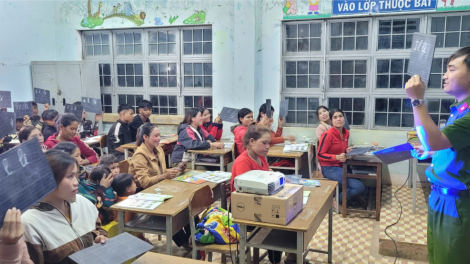 Lớp học xóa mù chữ của anh công an xã (23/2/2024)