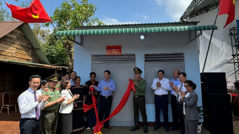 Bộ CA xây tặng 1.200 căn nhà hỗ trợ hộ nghèo, khó khăn ở Đắk Lắk (21/3/2024)
