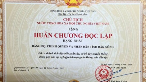 Chủ tịch Quốc hội Vương Đình Huệ trao Huân chương Độc lập hạng Nhất cho tỉnh Đắk Nông (23/3/2024)