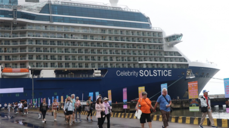 Tàu du lịch quốc tế Celebrity Solstice đưa 3.000 du khách cập cảng Chân Mây, tỉnh Thừa Thiên Huế (12/3/2024)