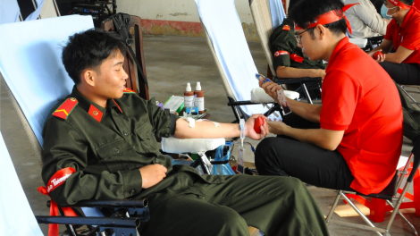 Cần Thơ: Hàng trăm bạn trẻ tham gia “hiến giọt máu đào - sinh mệnh bạn và tôi” (24/3/2024)