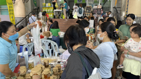 “Phiên chợ Xanh- Tử tế” miệt mài đem nông sản sạch từ các vùng quê đến trung tâm TP.HCM (21/4/2024)