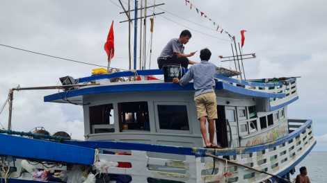 Loạt bài: Gỡ thẻ vàng EC – Những nút thắt cần gỡ<br> Bài 2: Sẽ thua bởi lý do: “vì miếng cơm, manh áo”