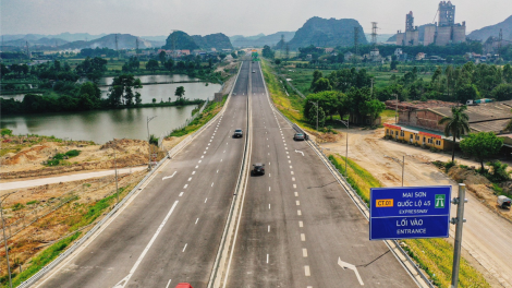 Kinh nghiệm lái xe trên những tuyến cao tốc chưa có làn dừng khẩn cấp (08/04/2024)