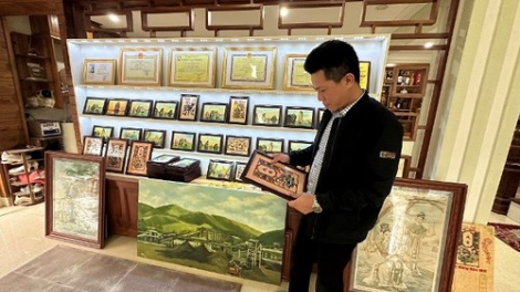 Biến vỏ điệp giấy thành những bức tranh (29/4/2024)