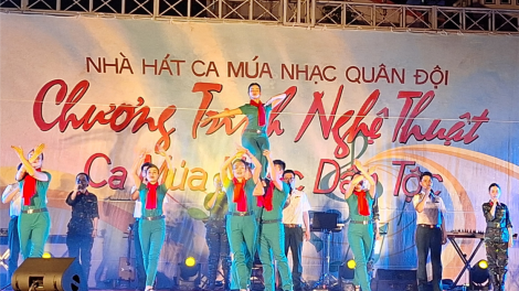 Nhà hát Ca múa nhạc Quân đội biểu diễn nghệ thuật phục vụ hơn 6.000 khán giả vùng Tây Bắc (16/04/2024)