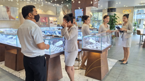 Giá vàng lập đỉnh mới, nhiều nơi hết vàng nhẫn để bán (09/4/2024)