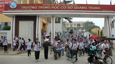 Yên Bái  xây dựng mô hình "Tổ tự quản về giao thông trật tự tại cổng trường học" (8/4/2024)