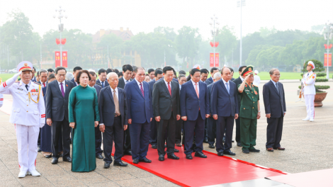 THỜI SỰ 12H TRƯA 26/4/2024: Lãnh đạo Đảng, Nhà nước vào Lăng viếng CT Hồ Chí Minh và các anh hùng liệt sĩ nhân kỷ niệm 49 năm Ngày Giải phóng miền Nam, thống nhất đất nước