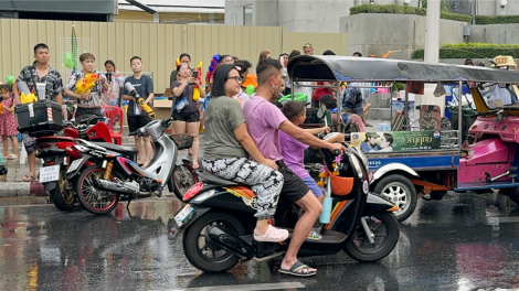 Bangkok, Thái Lan sôi động trong “Đại lễ hội nước thế giới Songkran 2024” chào mừng Tết cổ truyền (14/4/2024)