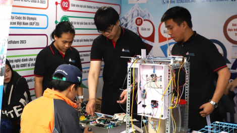 Đà Nẵng liên kết đào tạo nhân lực vi mạch bán dẫn (15/4/2024)