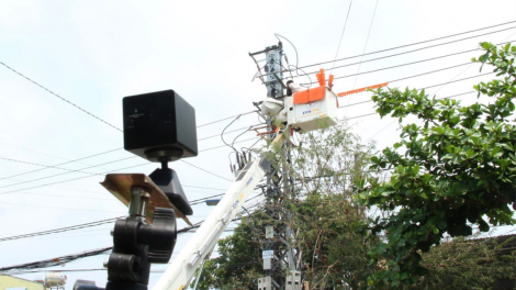 Sử dụng camera giám sát sửa chữa lưới điện góp phần hạn chế cắt điện ở Kon Tum (4/4/2024)