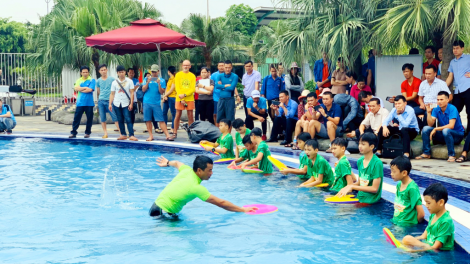 Phải làm gì để việc dạy bơi tại các địa phương thực chất và hiệu quả, khi Bộ Văn hóa Thể thao và Du lịch vừa phát động toàn dân tập luyện môn bơi, phòng chống đuối nước? (30/5/2024)