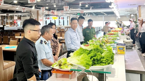 Siết chặt công tác quản lý, tăng cường kiểm tra, kiểm soát đột xuất đảm bảo an toàn thực phẩm, bảo vệ quyền lợi người tiêu dùng (2/5/2024)