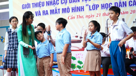 Cần Thơ: Khắc họa nét đẹp quê hương qua "lớp học dân ca 0 đồng" (21/5/2024)