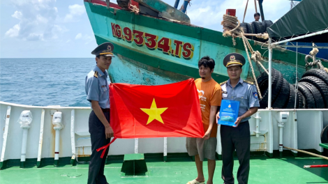 Chi đội Kiểm ngư số 2: Trên 500 lượt tàu thực hiện nhiệm vụ bảo vệ ngư trường, chống khai thác IUU (29/05/2024)