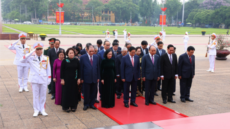 THỜI SỰ 12H TRƯA 06/05/2024: Lãnh đạo Đảng, Nhà nước vào Lăng viếng Chủ tịch Hồ Chí Minh, dâng hương tưởng niệm các Anh hùng liệt sỹ tại Đài Tưởng niệm các Anh hùng liệt sỹ