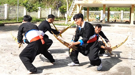 Phóng sự ảnh: Để tiếng khèn Mông ngân vang mãi trên đỉnh Nùng Nàng (27/5/2024)