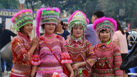 Lan toả nét đẹp từ trang phục truyền thống phụ nữ Mông (15/5/2024)